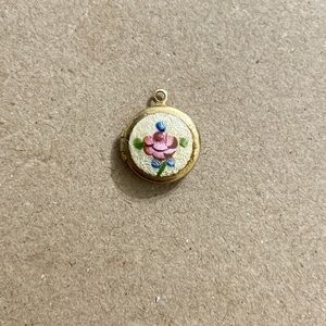 Gold Pendant Victorian style vintage